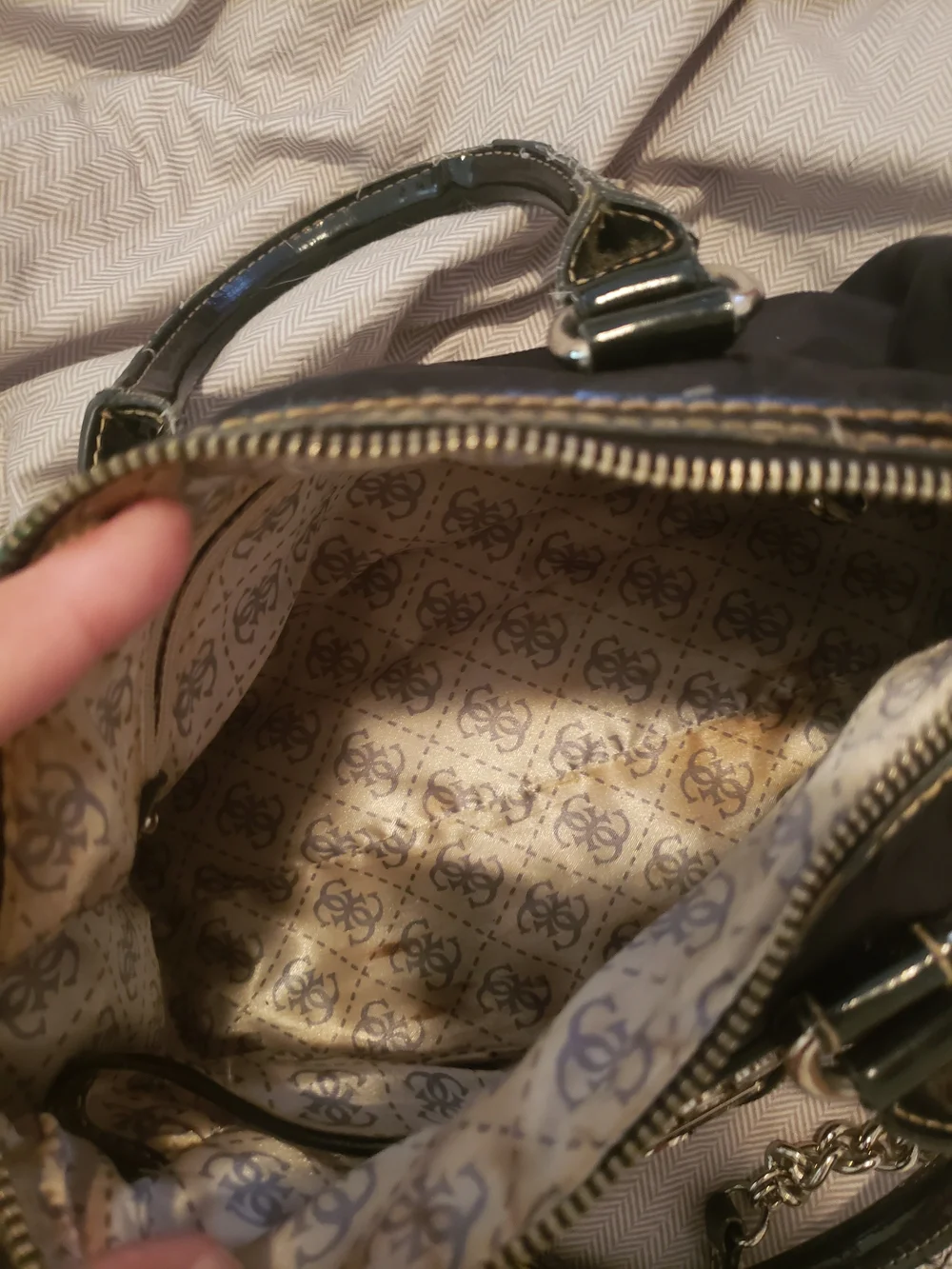 Archival Y2K GUESS Black Logo Crossbody Satchel with Silver Chain